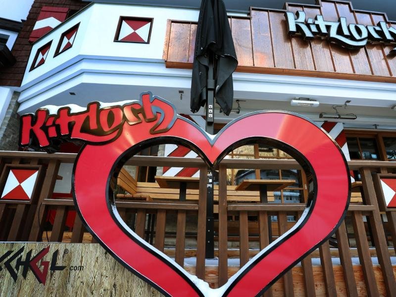 Die Apres-Ski-Bar "Kitzloch" in Ischgl gilt als einer der Ausgangspunkte für die Verbreitung von Corona in Europa. Nun wurde schon wieder ein Corona-Fall unter den Mitarbeitern bekannt.