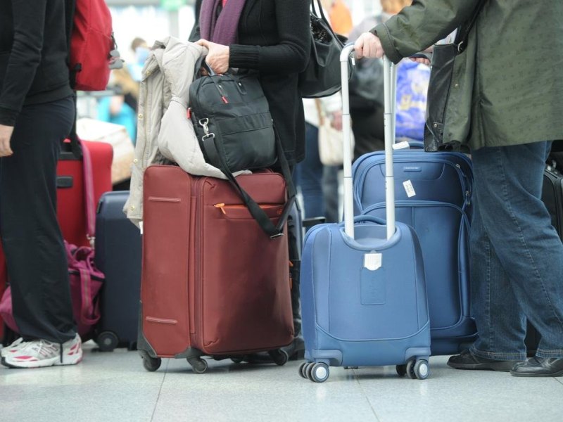 Einbrecher spionieren: Adressanhänger auf dem Koffer verstecken.jpg