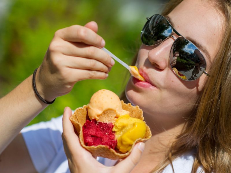 Eisbecher Sommer Frau.jpg