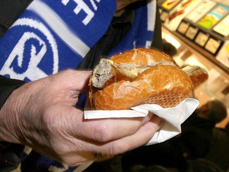 FC Schalke 04. Braturst breit.jpg