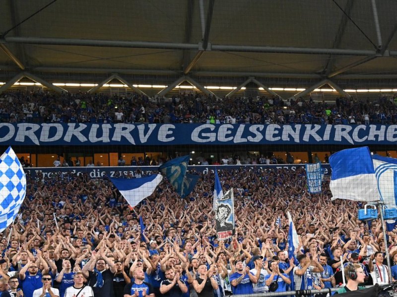 FC Schalke 04-Nordkurve.jpg