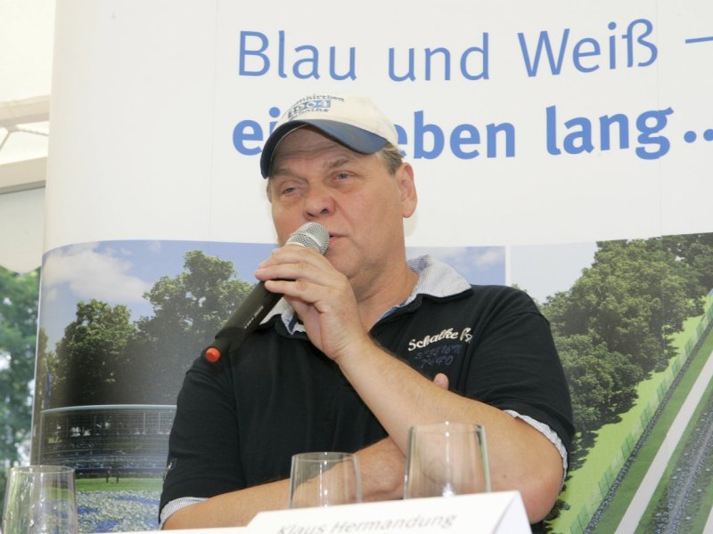 Grundsteinlegung Schalke Fan Feld in.jpg