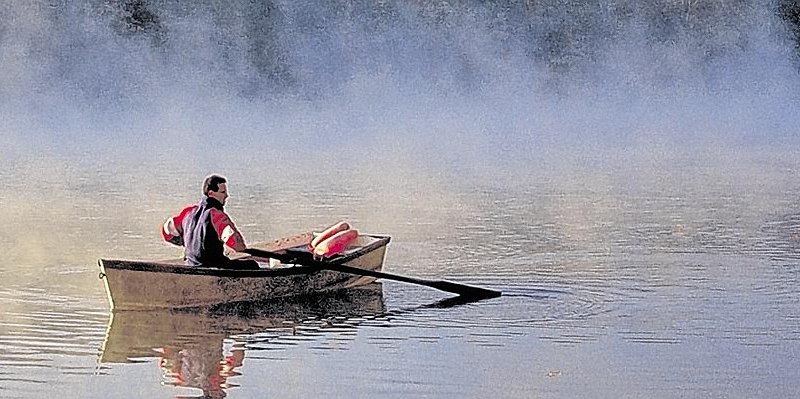 Haliburton Kanufahrt im Morgennebel Herbst.JPG