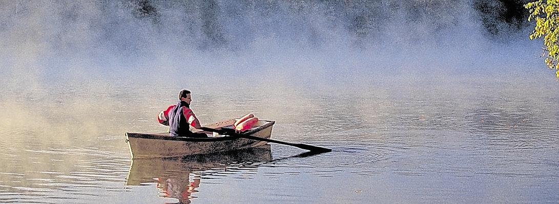 Haliburton Kanufahrt im Morgennebel Herbst.JPG