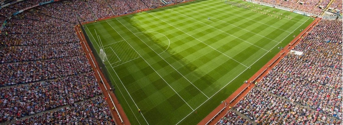 Hurling Irland Sport.jpg