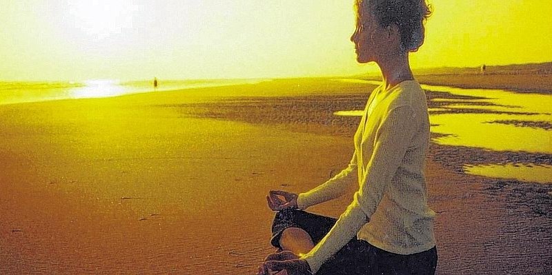 Juist Frau Yoga Strand.jpg