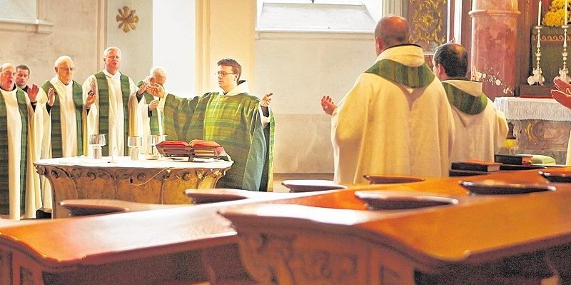 Mönche Kloster Beuron.jpg