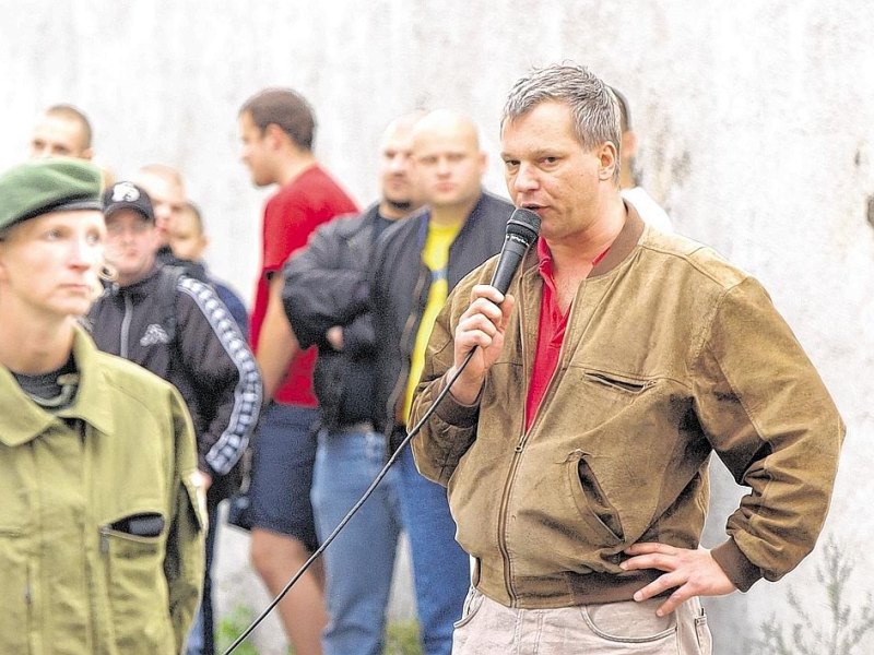 Nazidemonstration mit Christian Worch in.jpg