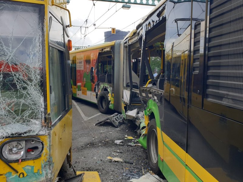 Oberhausen-bus-straßenbahn-unfall.jpg