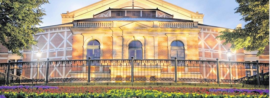 Richard Wagner Festspielhaus beiNacht.jpg
