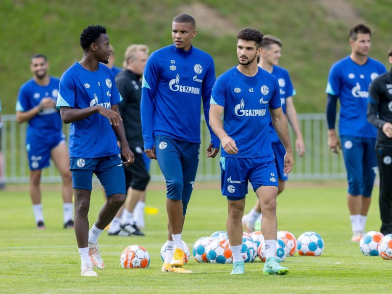 Schalke 04 calhanoglu