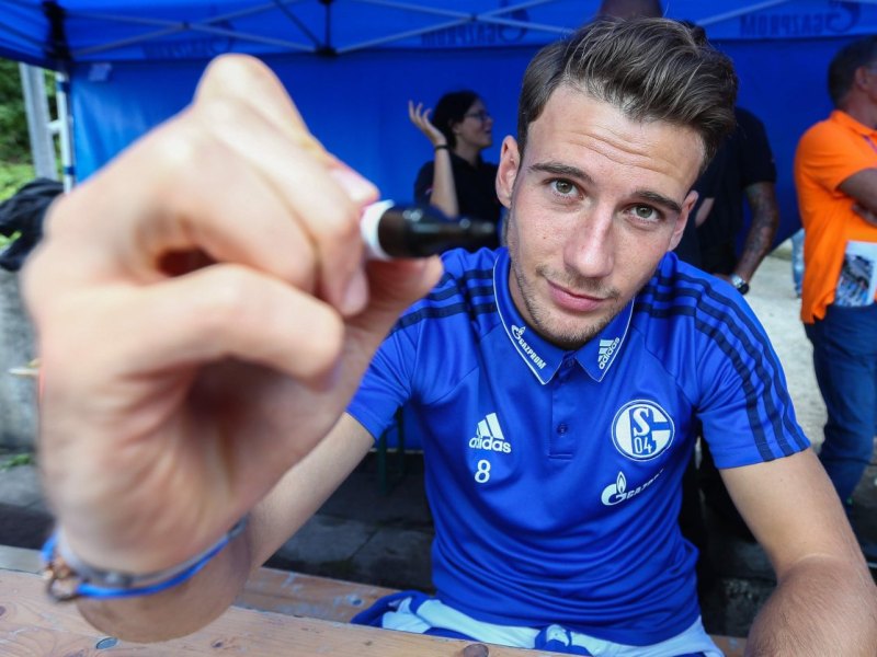 Schalke-Goretzka-Unterschrift.JPG