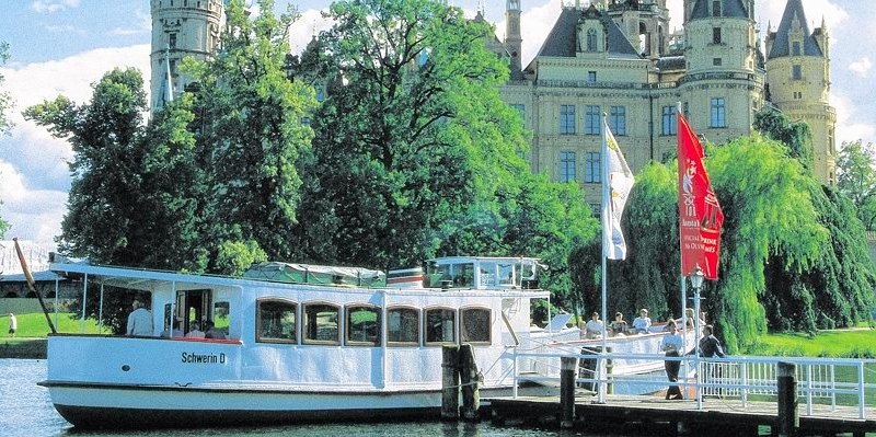 Schwerin Schloss Mecklenburg-Vorpommern.jpg