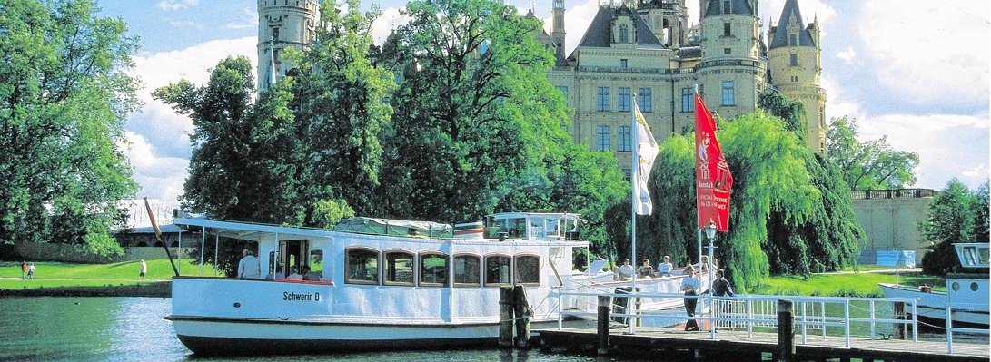 Schwerin Schloss Mecklenburg-Vorpommern.jpg