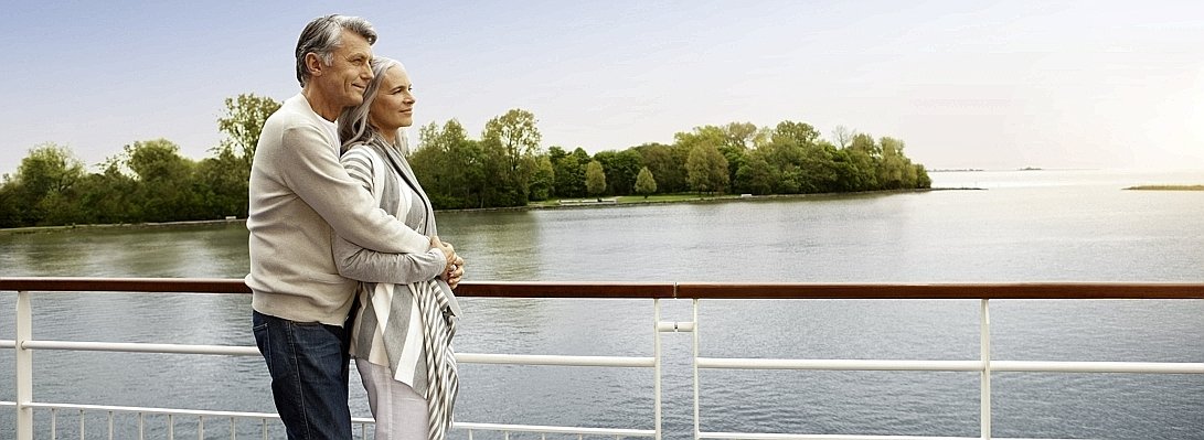Seniorenpaar auf Reise.jpg