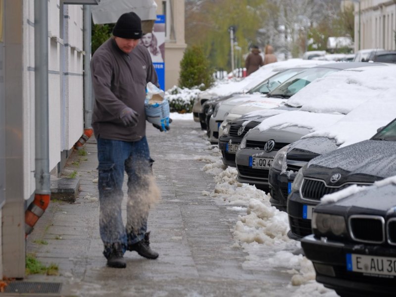 Streusalz-Schnee-Eis-Bochum.jpg