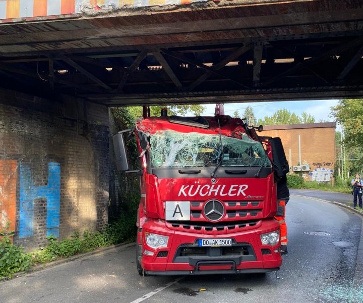 VN24_2021_09_10_Dortmund_LKW-gegen_Bruecke (2).jpeg