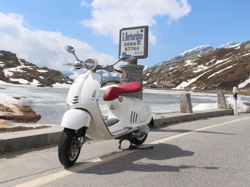 Vespa am San Bernadino Pass.JPG