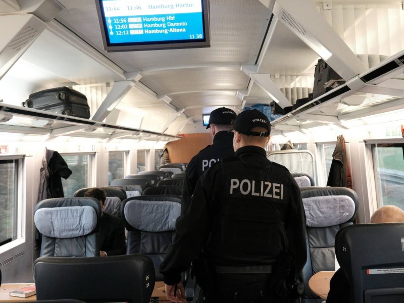 a polizei zug.jpg