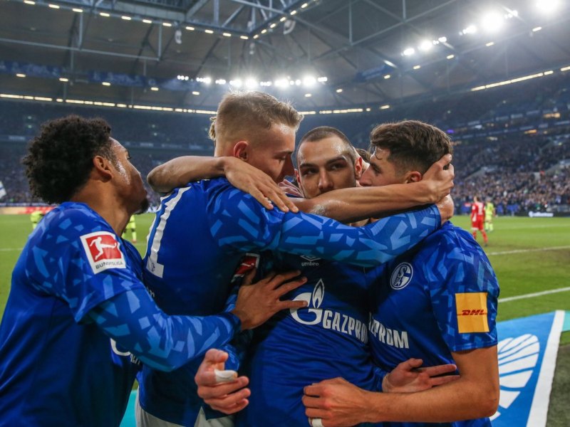 fc-schalke-04-mckennie-becker-kutucu-jubel