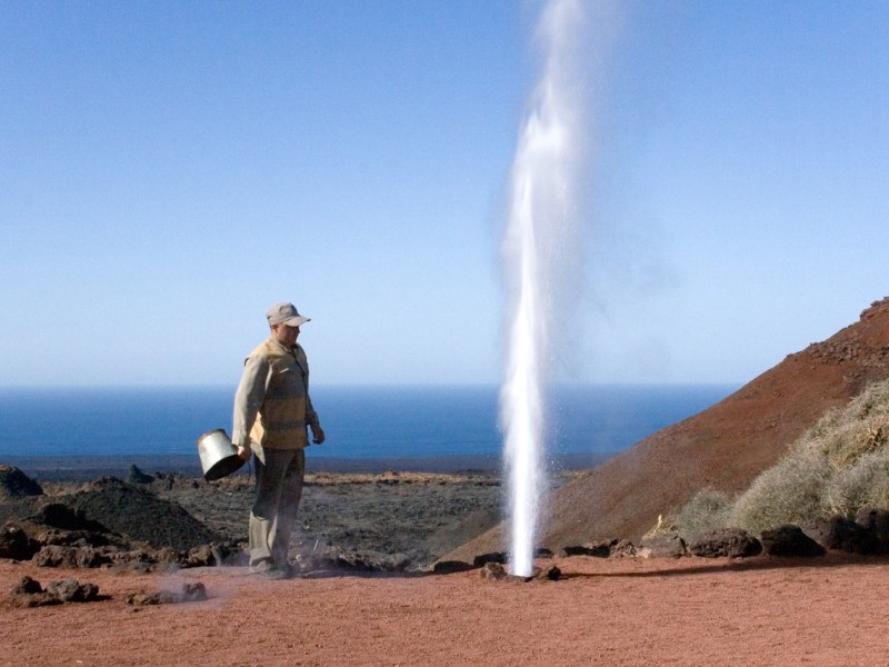 Im Timanfaya-Nationalpark kocht auch heute noch Magma unter der Erde.