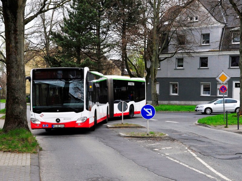 linienbus-bochum-seniorin-stuerzt-schwer.JPG