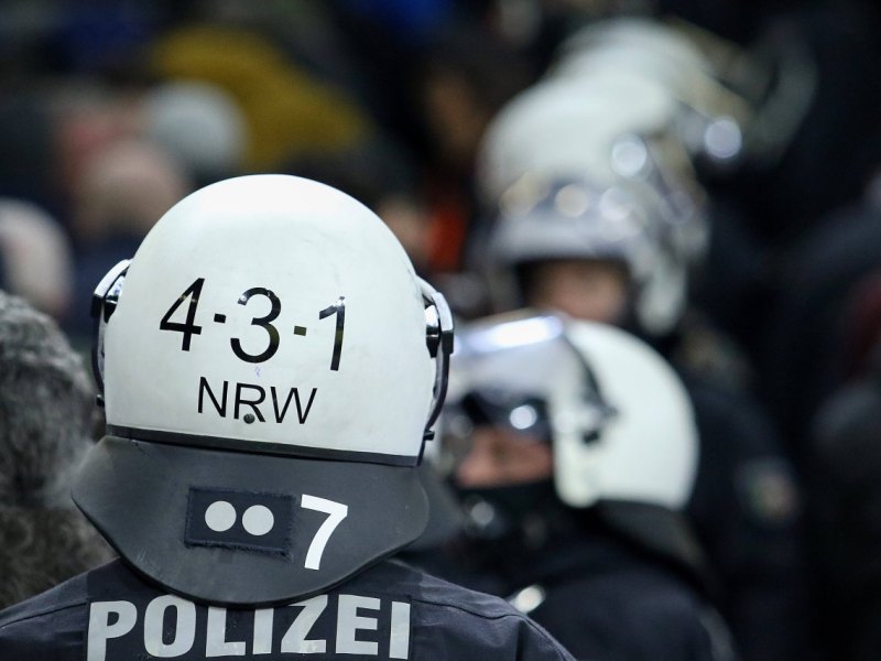 schalke-dresden-polizei.jpg
