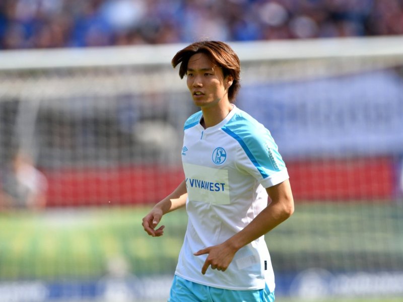 schalke-itakura.jpg