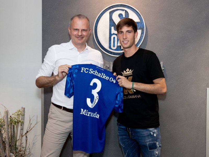 schalke-juan-miranda.jpg