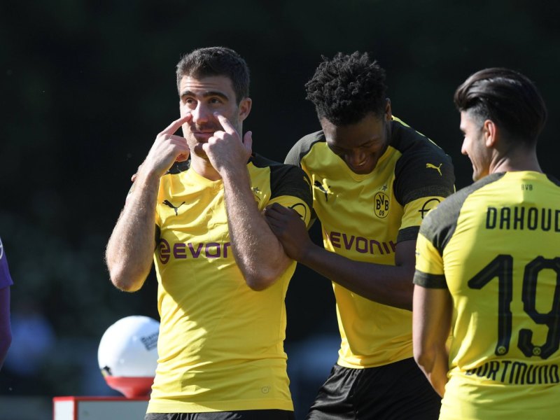 sokratis-bvb-borussia-dortmund-fc-arsenal