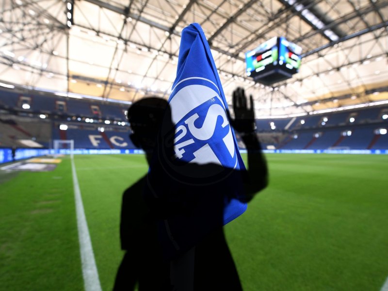 Schalke Calhanoglu.jpg