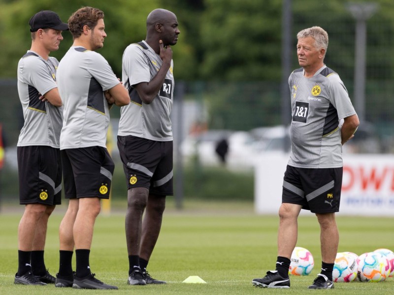 Bei Borussia Dortmund hängen die Trainer-Youngster an den Lippen von Peter Hermann.