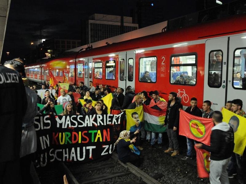 4895749_1_Kurden_Demo_Hauptbahnhof_Gleis_besetzt_Foto_Werner_11.jpg?version=1412793062