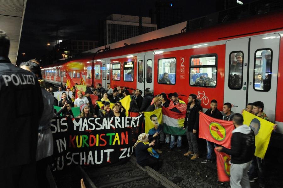 4895749_1_Kurden_Demo_Hauptbahnhof_Gleis_besetzt_Foto_Werner_11.jpg?version=1412793062