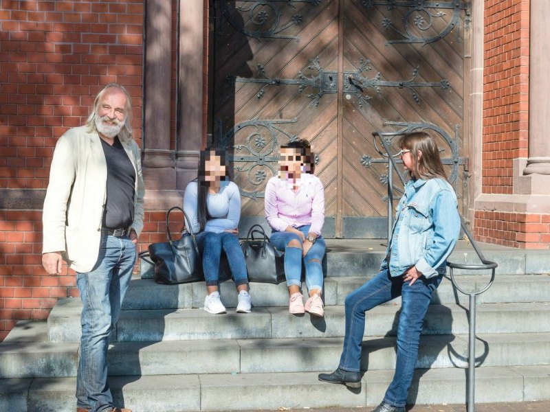 Ärger vor Kirche in Katernberg Foto Version neu gepixelt Knut Vahlensieck FUNKE Foto Services.jpg