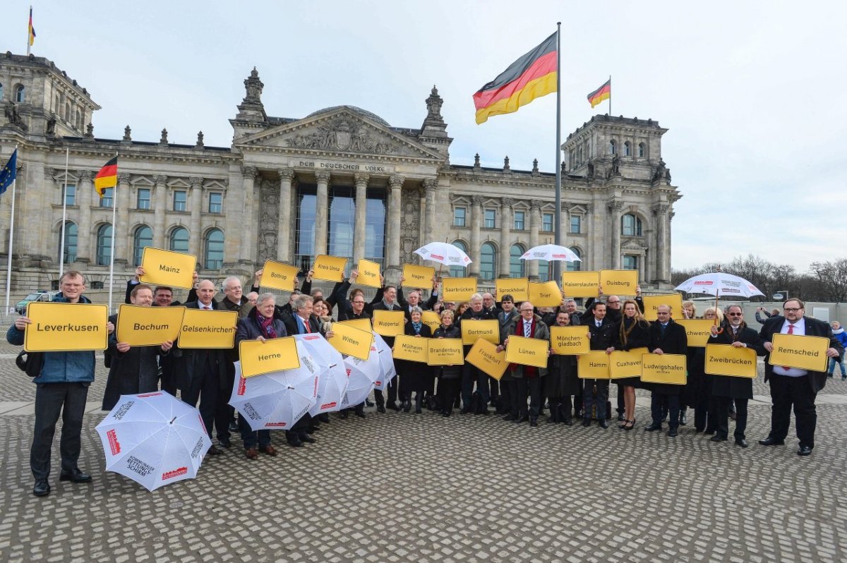 Aktionsbündnis _Für die Würde unserer.jpg