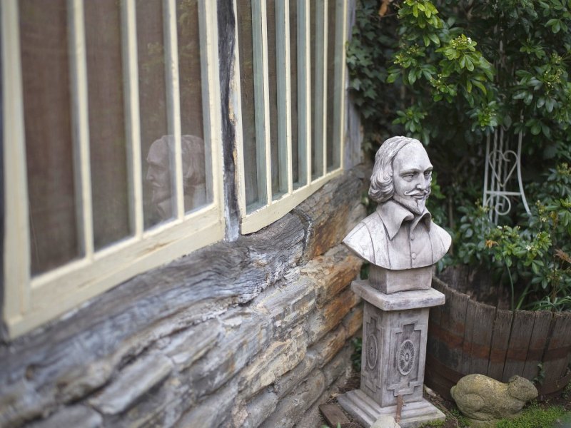 Alternative View Of Shakespeares Home.jpg
