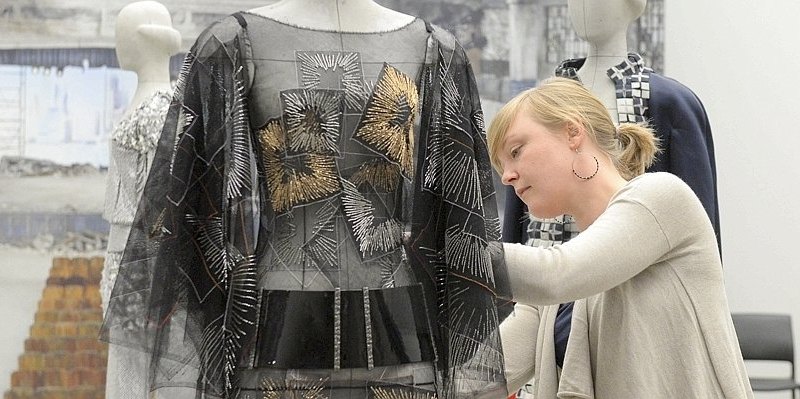 Aufbauarbeiten für die Karl Lagerfeld_0--656x240.jpg