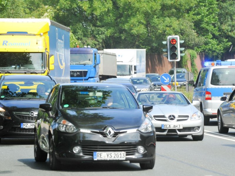Berufsverkehr auf der B224 in Essen.jpg