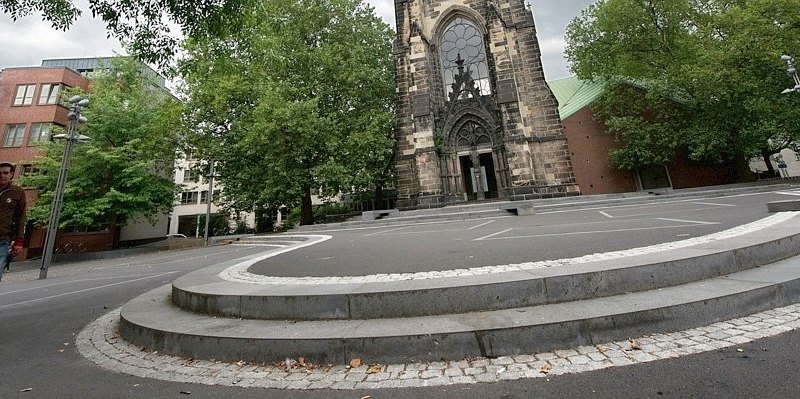 Der Platz des europäischen Versprechens.jpg