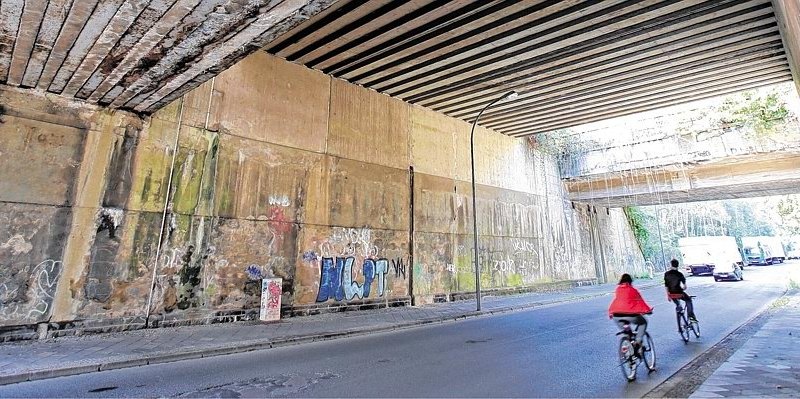 Eisenbahnbrücke, Bochum.jpg