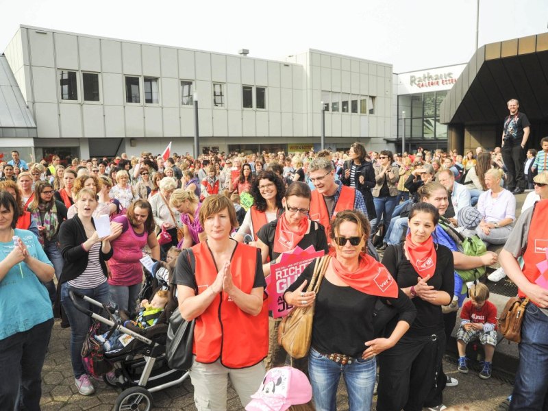 Eltern Demo für schnelles Ende.jpg