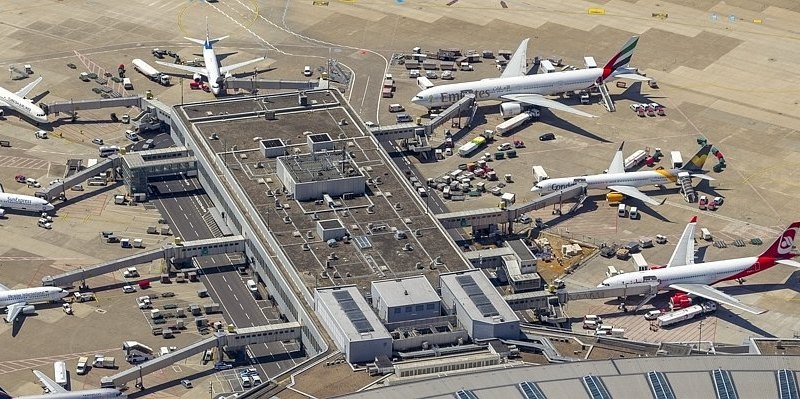 Flughafen Düsseldorf.jpg