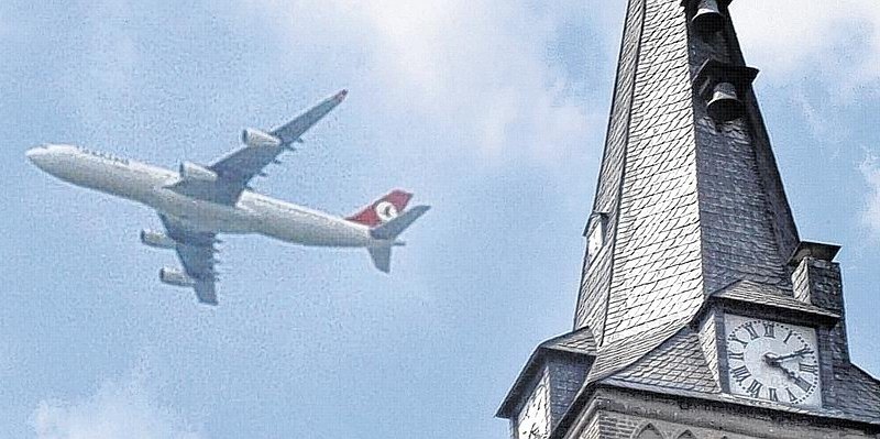 Fluglärm Flughafen Essen-Mülheim.jpg