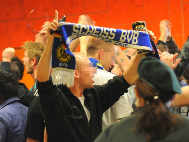 Fußball Fans Schalke BVB.jpg