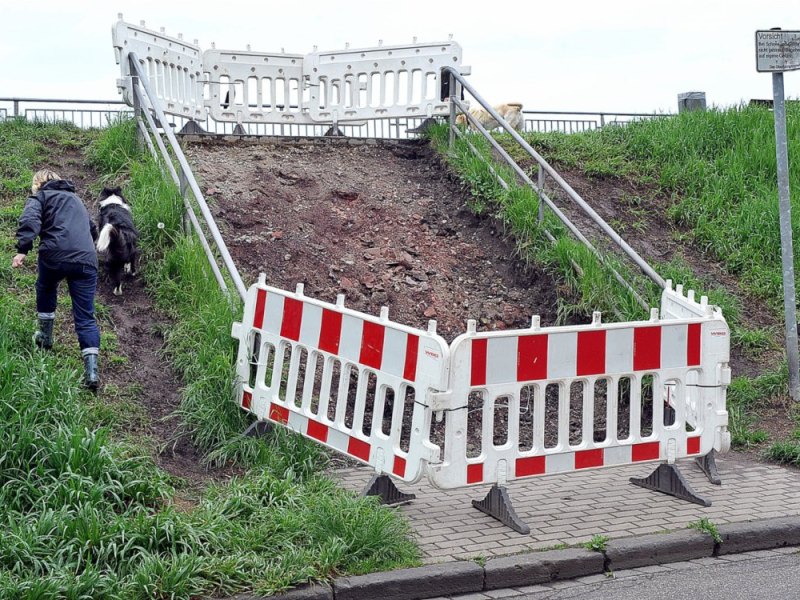 Hochwasser Deich Oberhausen.jpg