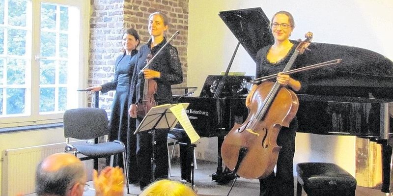 Oberhausen Konzert Burg Vondern E-Mail--656x240.jpg