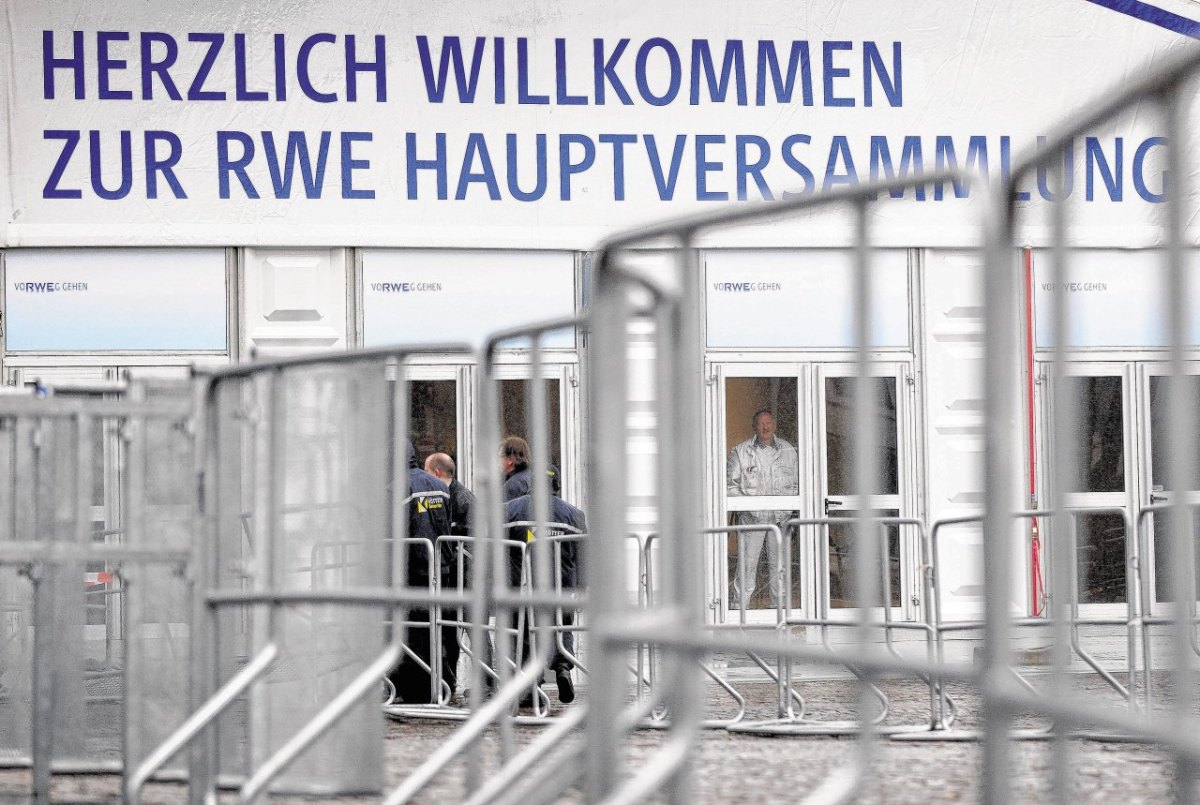 RWE Vorbereitungen zur Hauptversammlung 2012.jpg