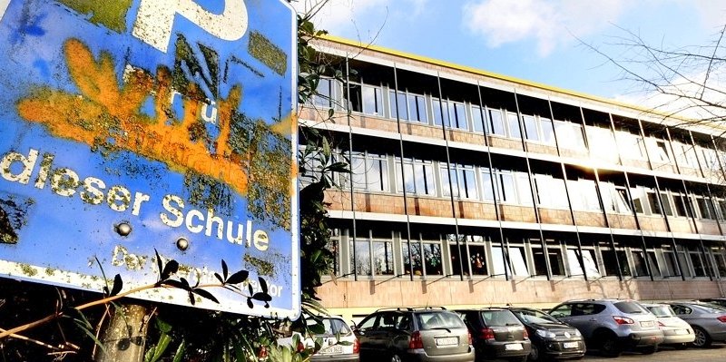 Schule Lehrer Parkplatz Duisburg Parkgebühr.jpg
