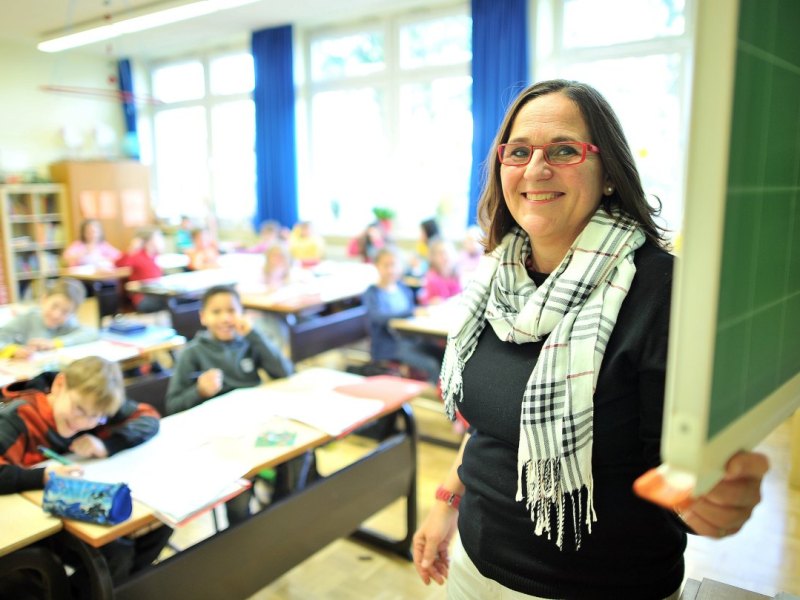 Schulleiterin Birgitta Berndsen im Unterricht Essen.jpg